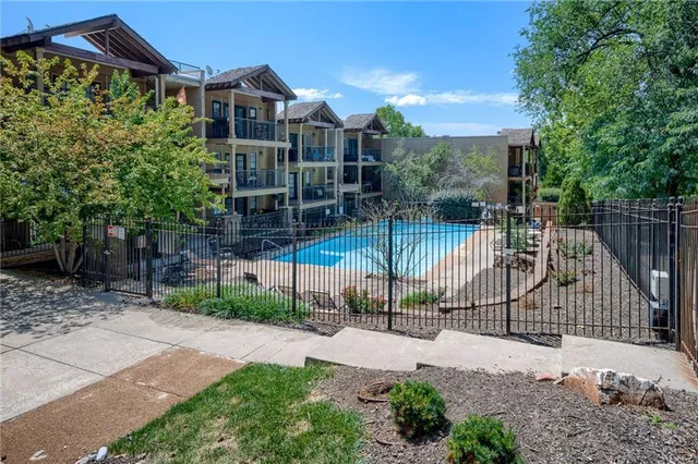 $205,000 | 4727 Jarboe Street, Unit 53, Kansas City, MO 64112