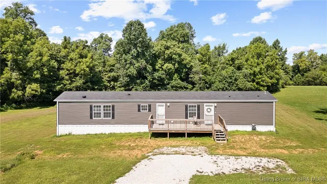 $235,000 | 9927 Maplewood Court, Pekin, IN 47165