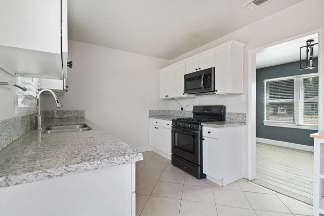 $320,000 | 1900 Easy Street, Hanford, CA 93230