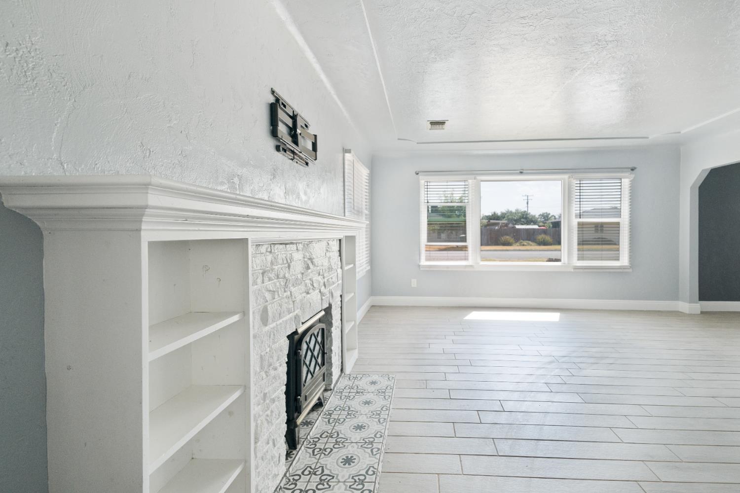 1900 Easy Street Hanford, CA 93230 - Photo 10 of 23 a view of an empty room with a window