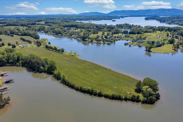 $7,700,000 | 850 Rolling Road, Moneta, VA 24121