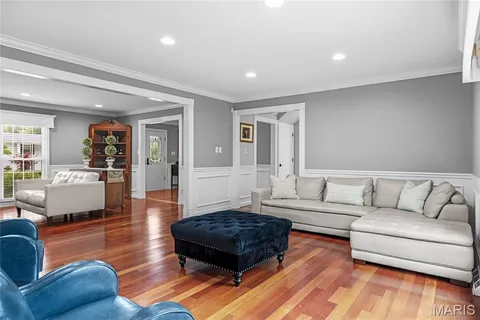$999,900 | 1609 Featherstone Drive, Town and Country, MO 63131