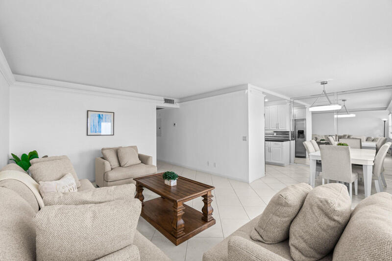 4013 Yarmouth C Boca Raton, FL 33434 - Photo 5 of 16 a living room with furniture and a view of kitchen