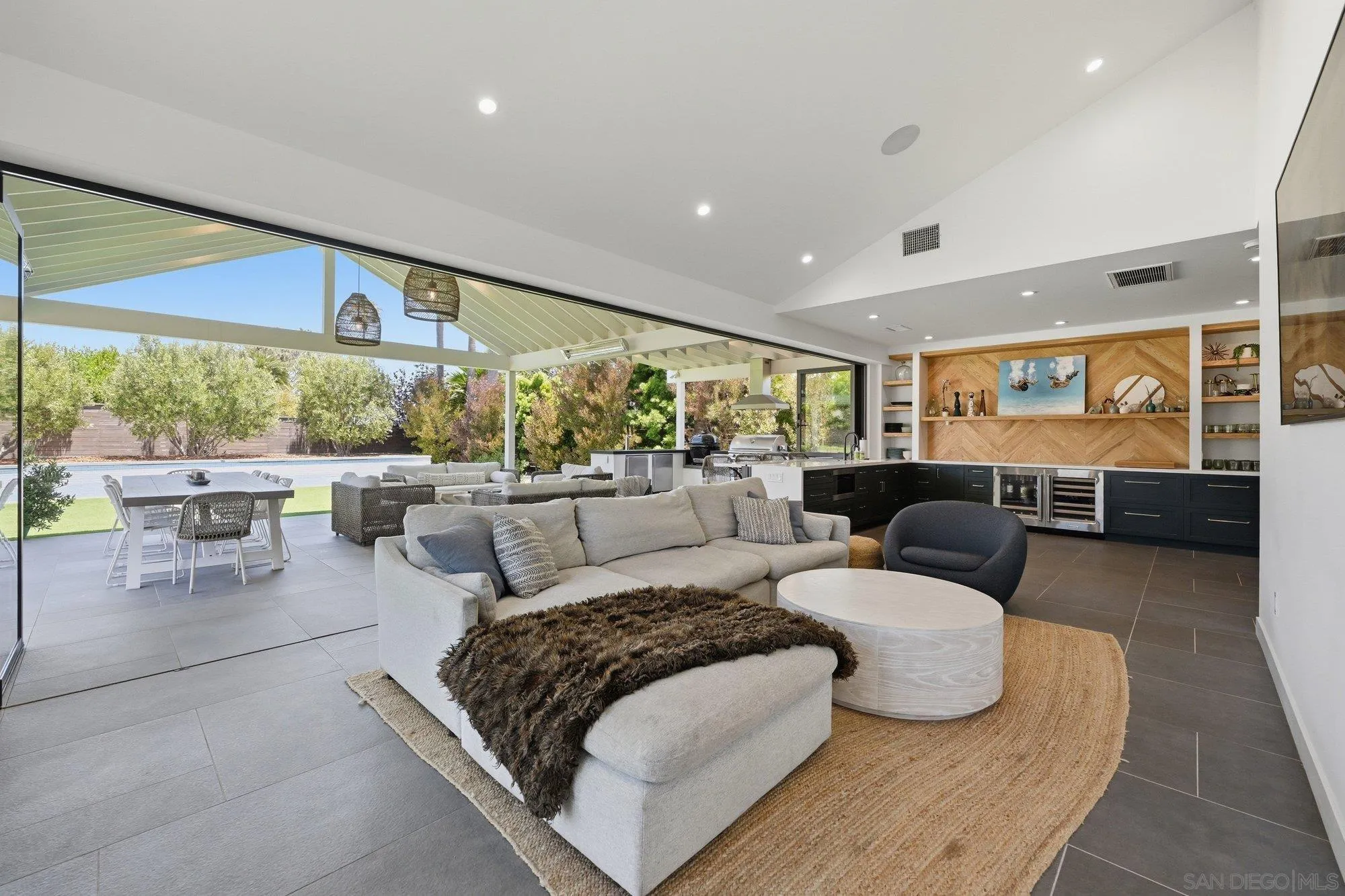 420-422 Bell Rnch Road Solana Beach, CA 92075 - Photo 5 of 58 Den/Family/Great Room