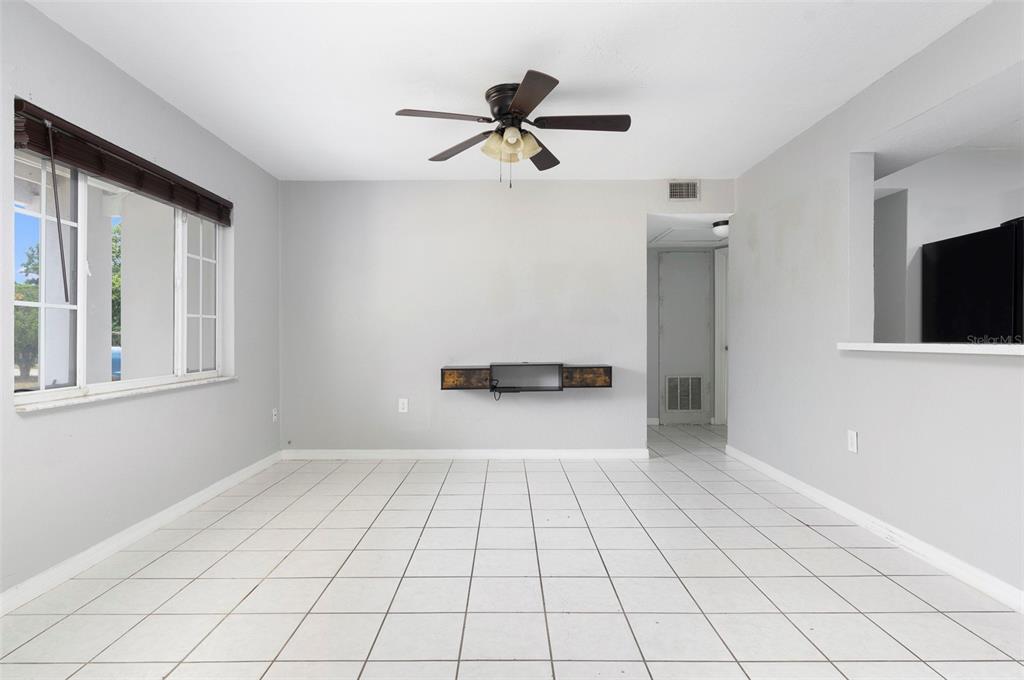 5255 45th Avenue North St. Petersburg, FL 33709 - Photo 4 of 24