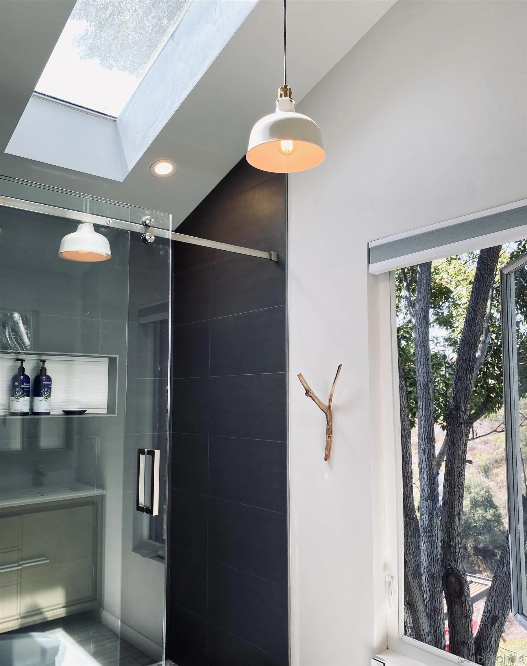 5560 Diane Avenue San Diego, CA 92117 - Photo 26 of 31 a room with lots of counter space and a chandelier