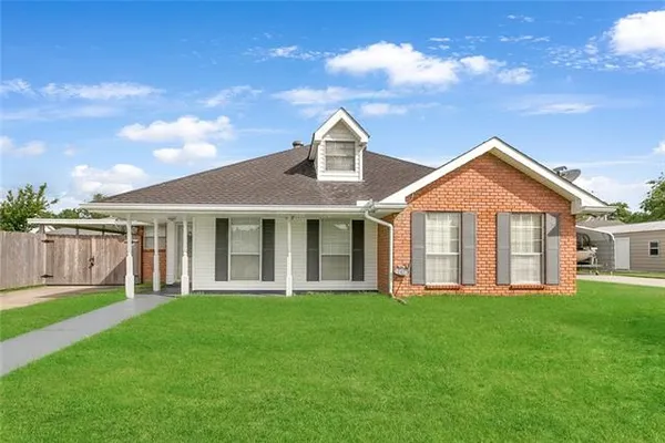 $230,000 | 2716 Deer Creek Drive, Violet, LA 70092