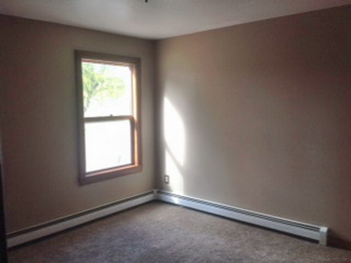 2012 J J 1/2 Road Fruita, CO 81521 - Photo 8 of 36 an empty room with a window