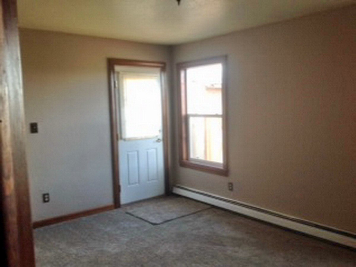 2012 J J 1/2 Road Fruita, CO 81521 - Photo 9 of 36 an empty room with windows