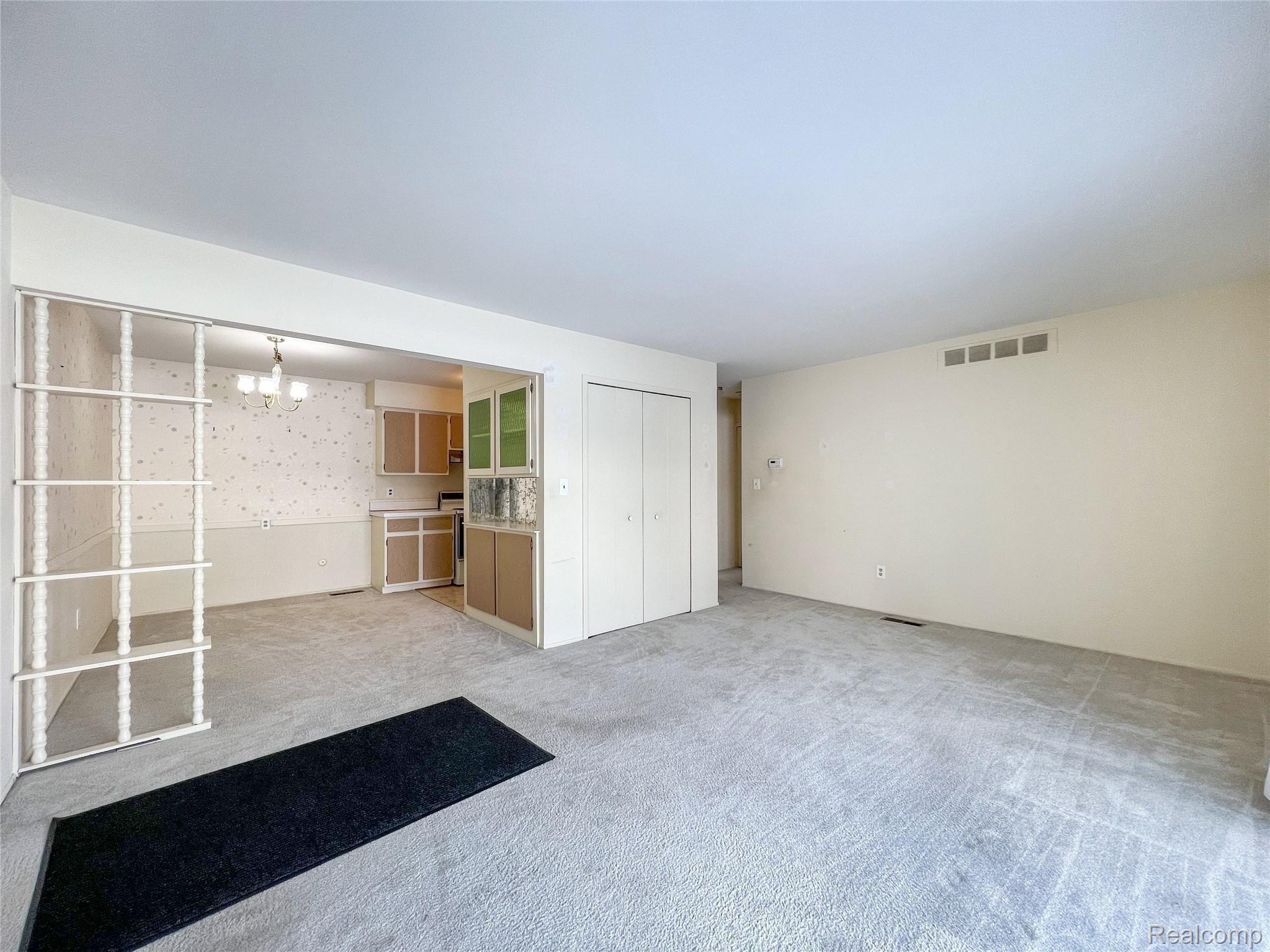 29257 Hayes Road, Unit 80 Warren, MI 48088 - Photo 4 of 25 IMG_0760.jpg