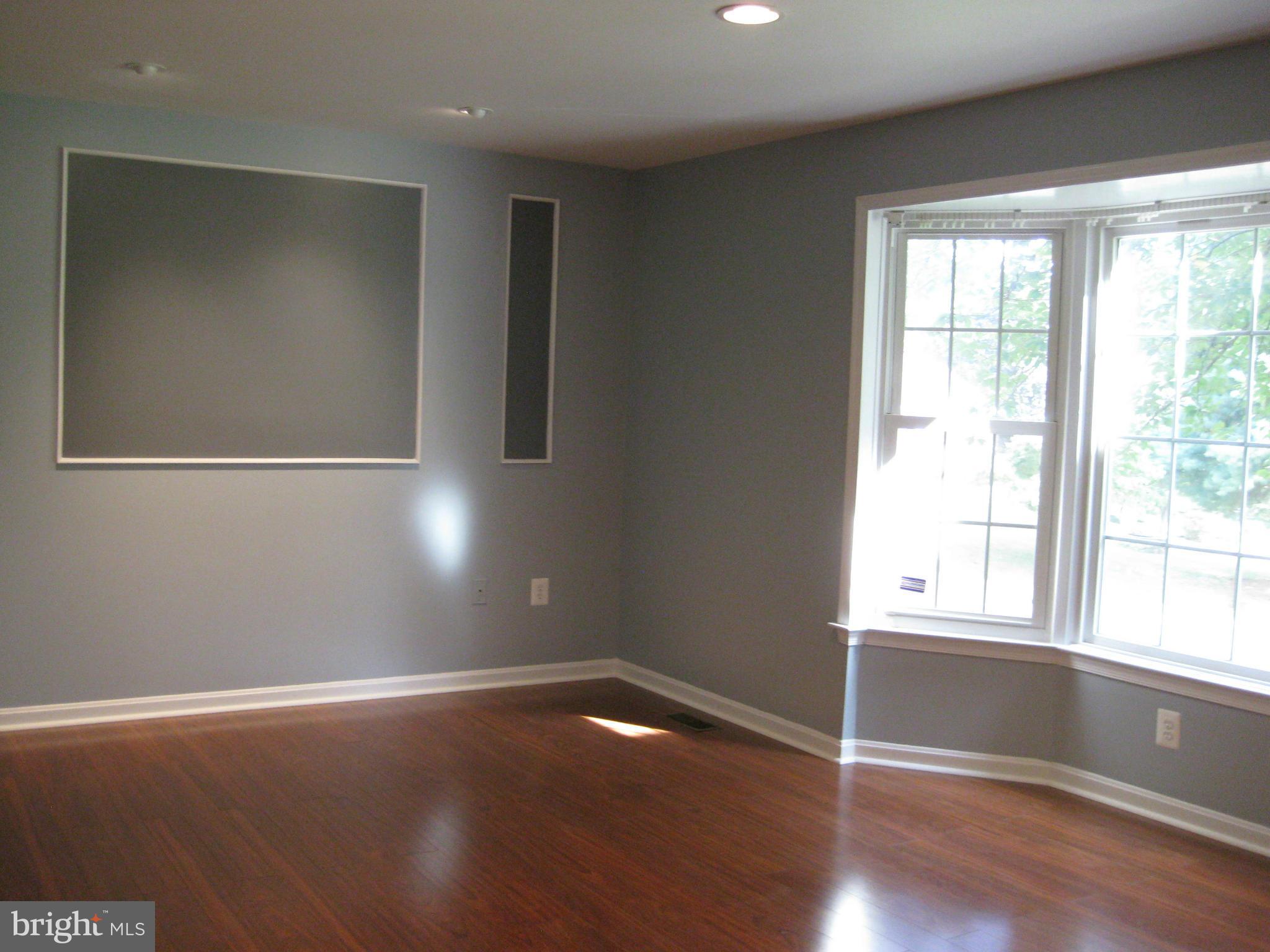 2232 Falling Creek Road Silver Spring, MD 20904 - Photo 4 of 29 Living Room
