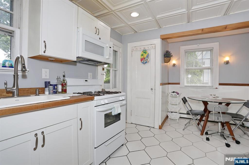 21 Haring Street Bergenfield, NJ 07621 - Photo 15 of 37