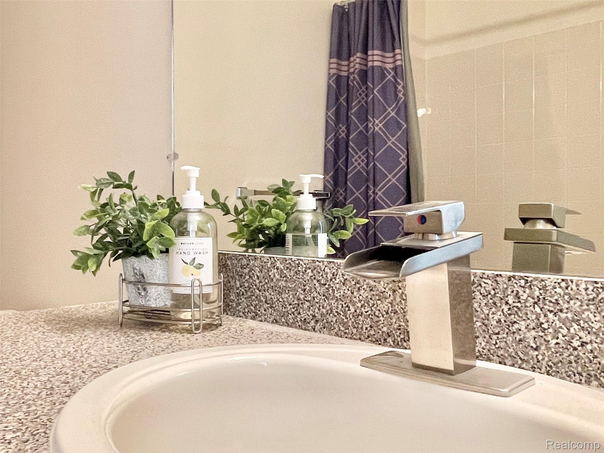 1870 Flagstone Circle Rochester, MI 48307 - Photo 22 of 30 Full bath