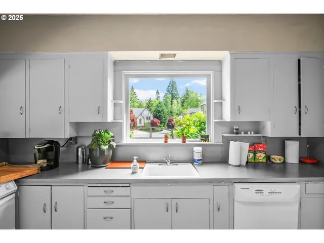 $950,000 | 5555 Southwest Scholls Ferry Road, Portland, OR 97225