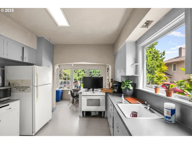 $950,000 | 5555 Southwest Scholls Ferry Road, Portland, OR 97225