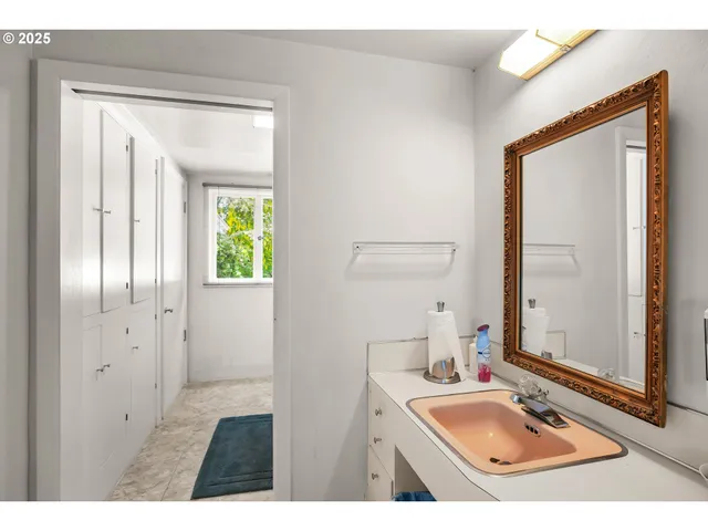 $950,000 | 5555 Southwest Scholls Ferry Road, Portland, OR 97225