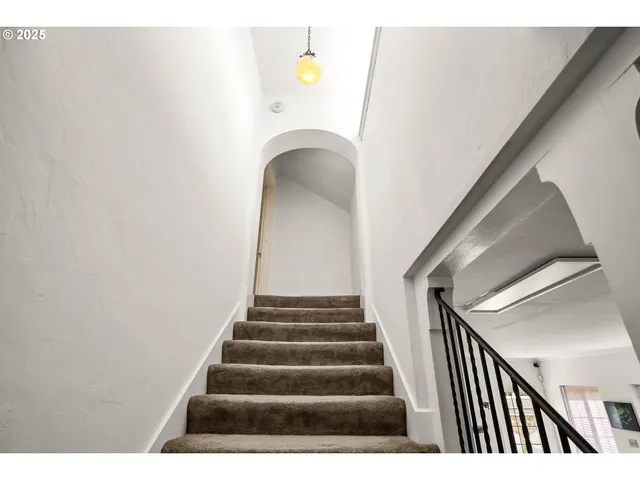 $950,000 | 5555 Southwest Scholls Ferry Road, Portland, OR 97225