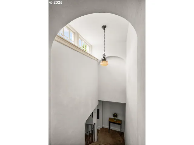 $950,000 | 5555 Southwest Scholls Ferry Road, Portland, OR 97225