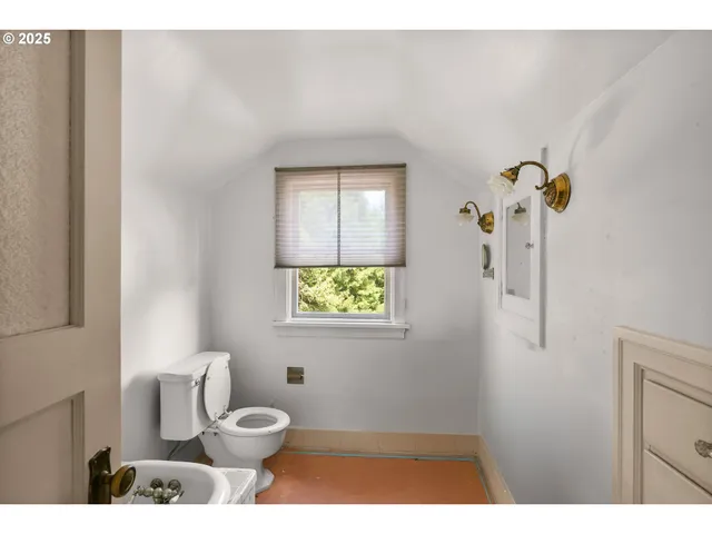 $950,000 | 5555 Southwest Scholls Ferry Road, Portland, OR 97225