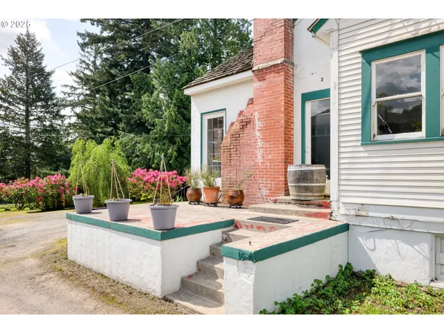 $950,000 | 5555 Southwest Scholls Ferry Road, Portland, OR 97225