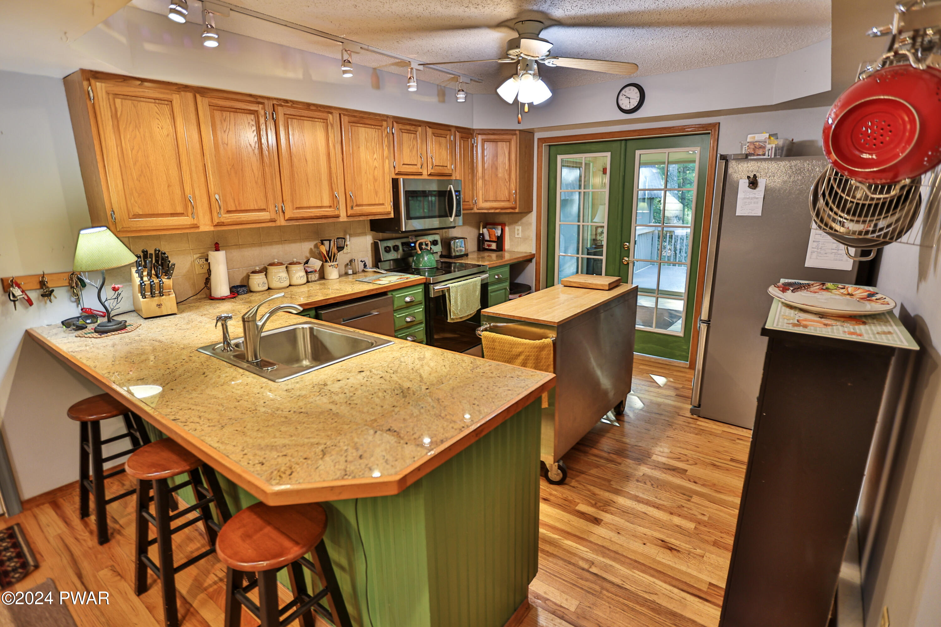 116 Chestnut Hill Road Shohola, PA 18458 - Photo 18 of 40 Kitchen