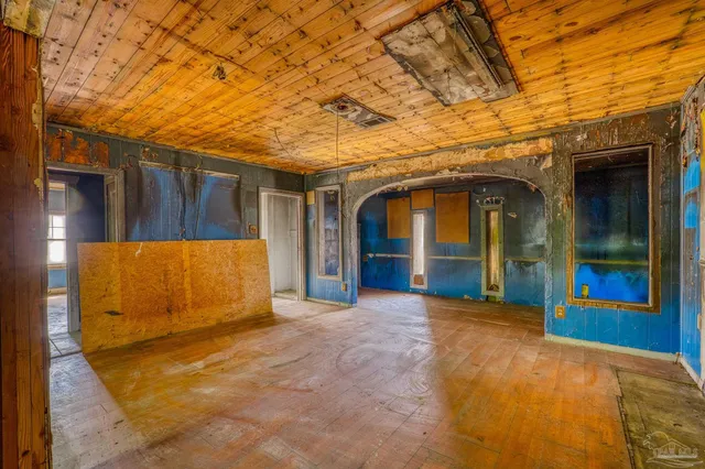 $129,000 | 416 South Navy Boulevard, Pensacola, FL 32507