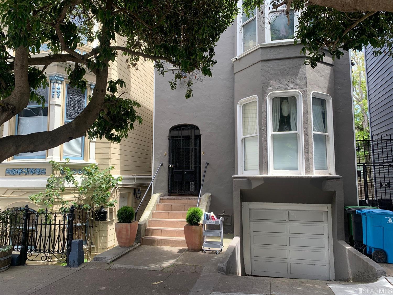 Splendid Edwardian triplex in a beautiful detached Edwardian on a coveted street in an excellent location close to NOPA’s vibrant Divisadero corridor and Alamo Square.
