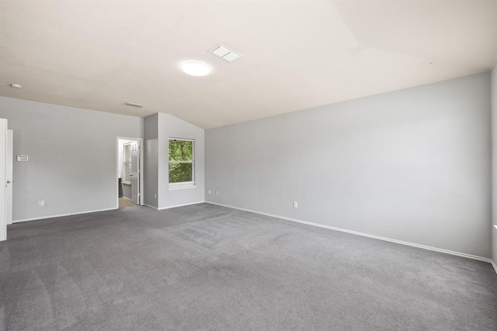 601 Amy Way Euless, TX 76039 - Photo 24 of 40 an empty room with windows and closet