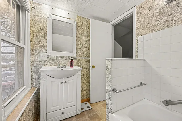 $269,900 | 2419 Alamo Avenue, Kalamazoo, MI 49006