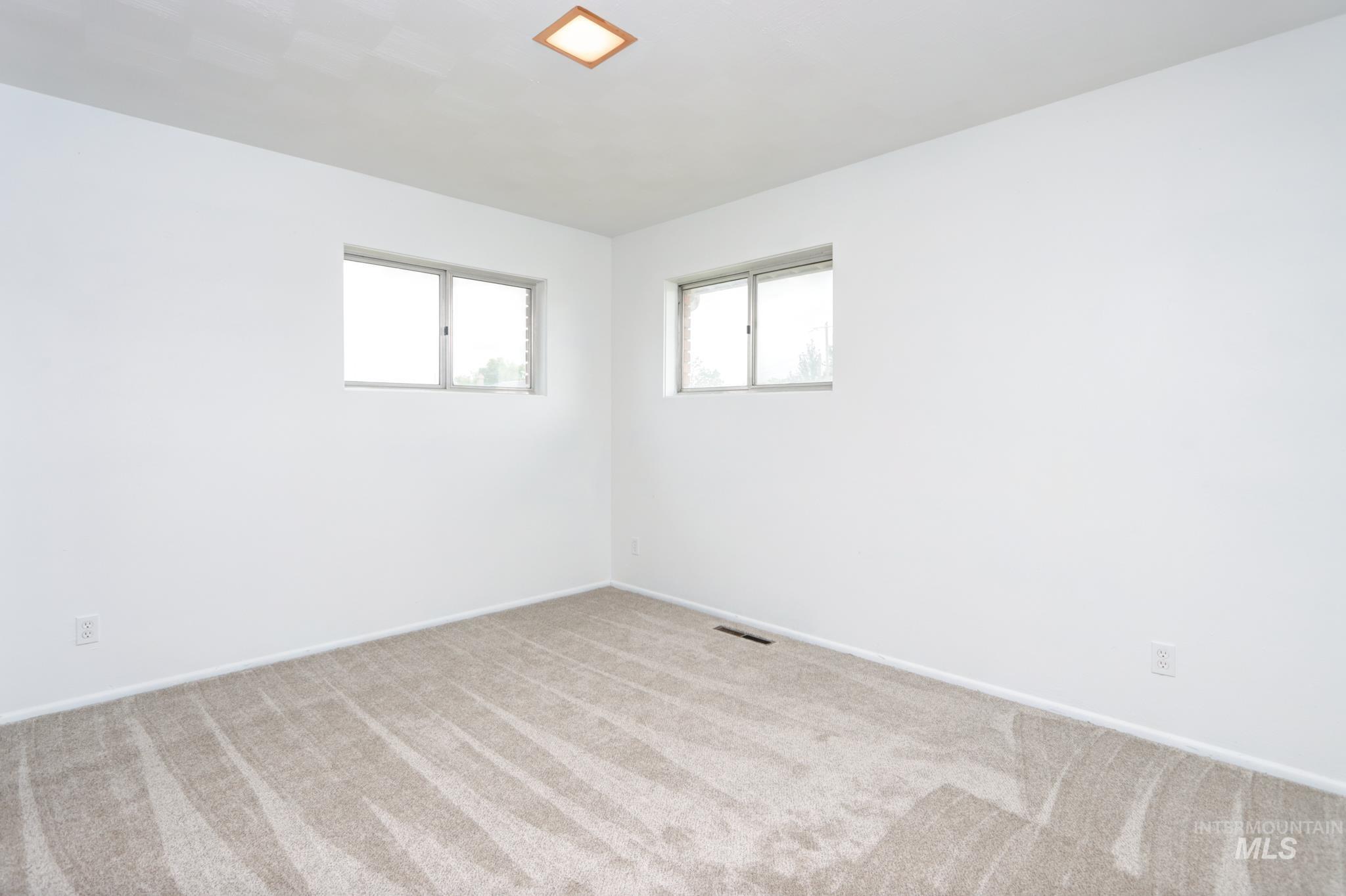801 Thompson Avenue Nyssa, OR 97913 - Photo 17 of 46 Neutral-toned carpeting and white walls create a blank canvas
