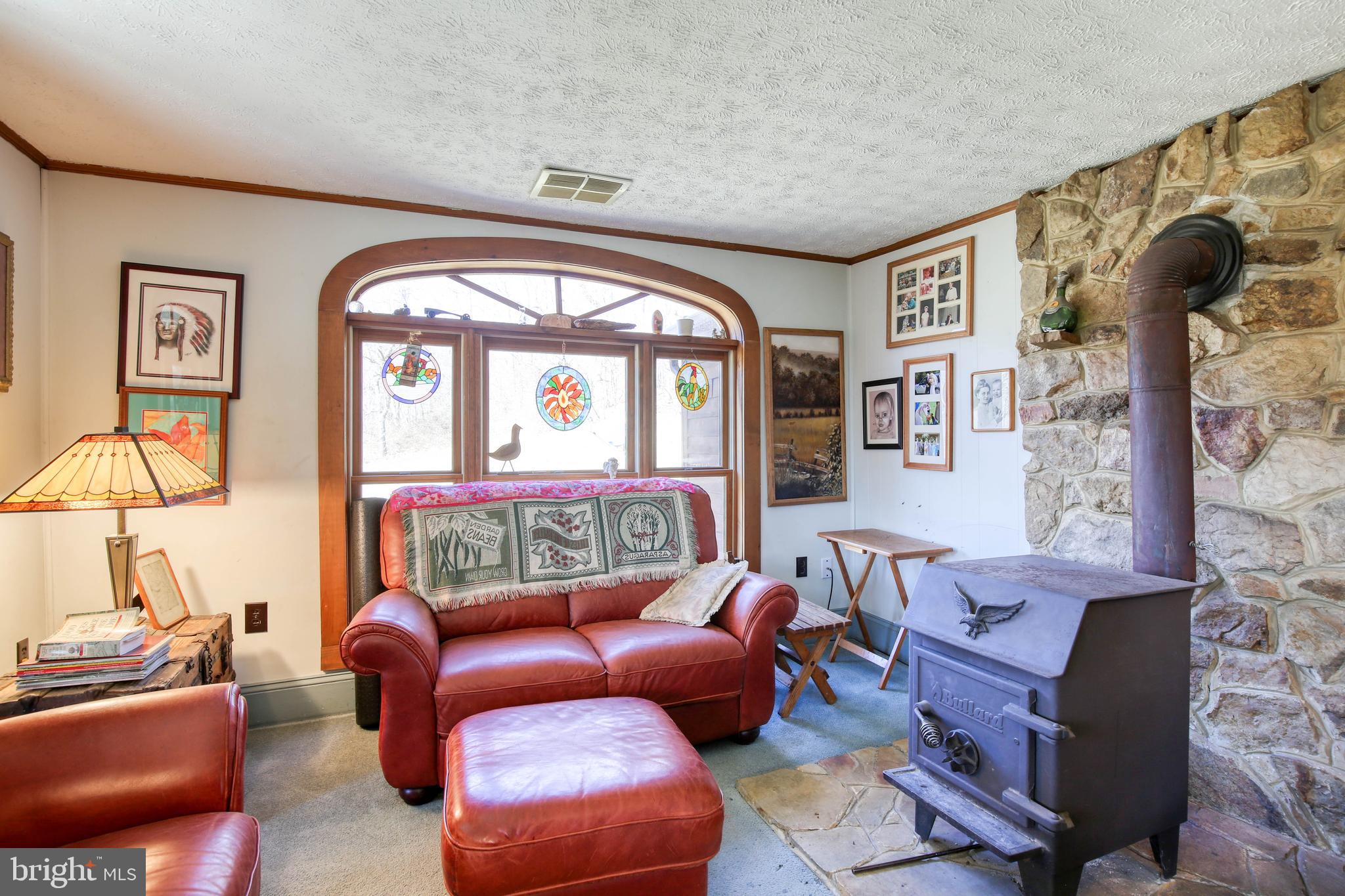 3612 Back Mountain Road Winchester, VA 22602 - Photo 24 of 47 Living Room