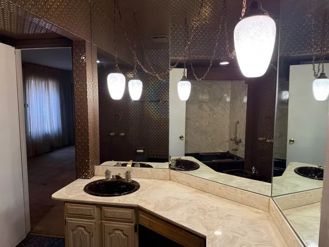 $830,000 | 6247 North Kilpatrick Avenue, Chicago, IL 60646