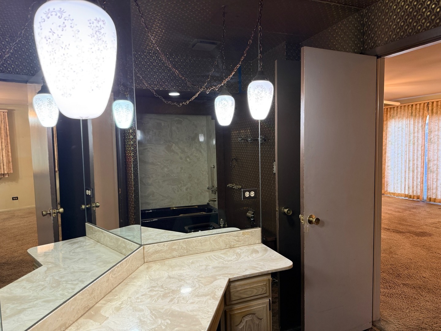 6247 North Kilpatrick Avenue Chicago, IL 60646 - Photo 6 of 31