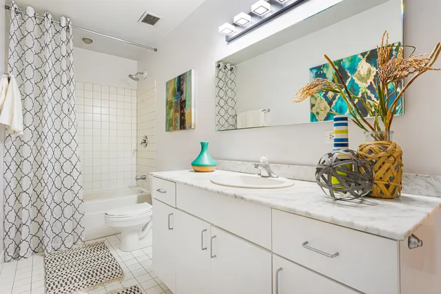 $275,000 | 5 North Wabash Avenue, Unit 704, Chicago, IL 60602