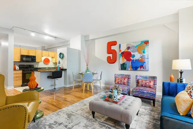 $275,000 | 5 North Wabash Avenue, Unit 704, Chicago, IL 60602