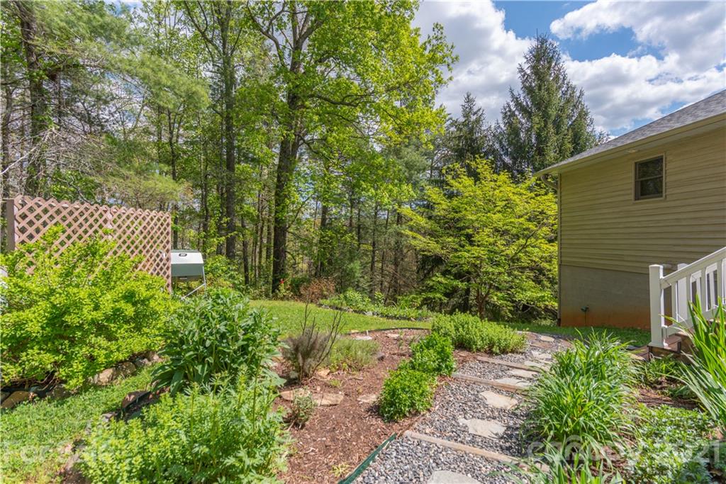 47 Sams Road Weaverville, NC 28787 - Photo 28 of 35 Gallery Image 28