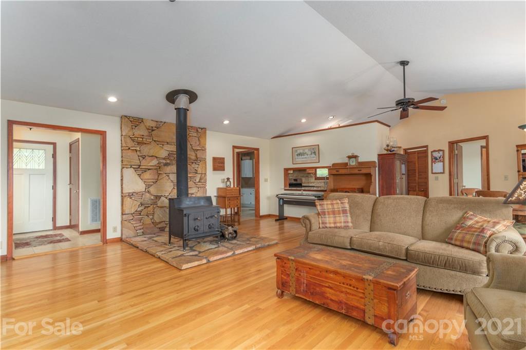 47 Sams Road Weaverville, NC 28787 - Photo 5 of 35 Gallery Image 5
