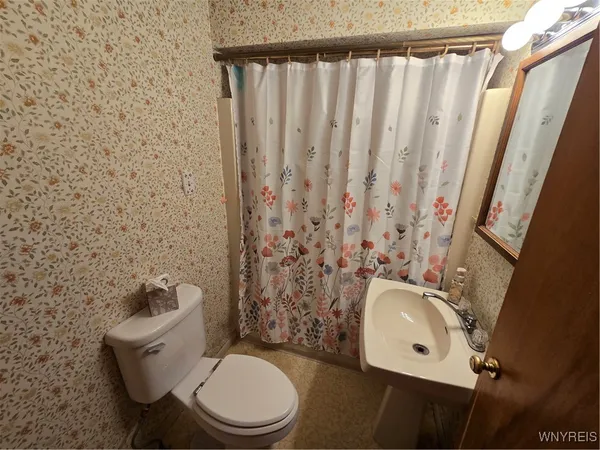 $136,500 | 430 East Oak Orchard Street, Shelby, NY 14103