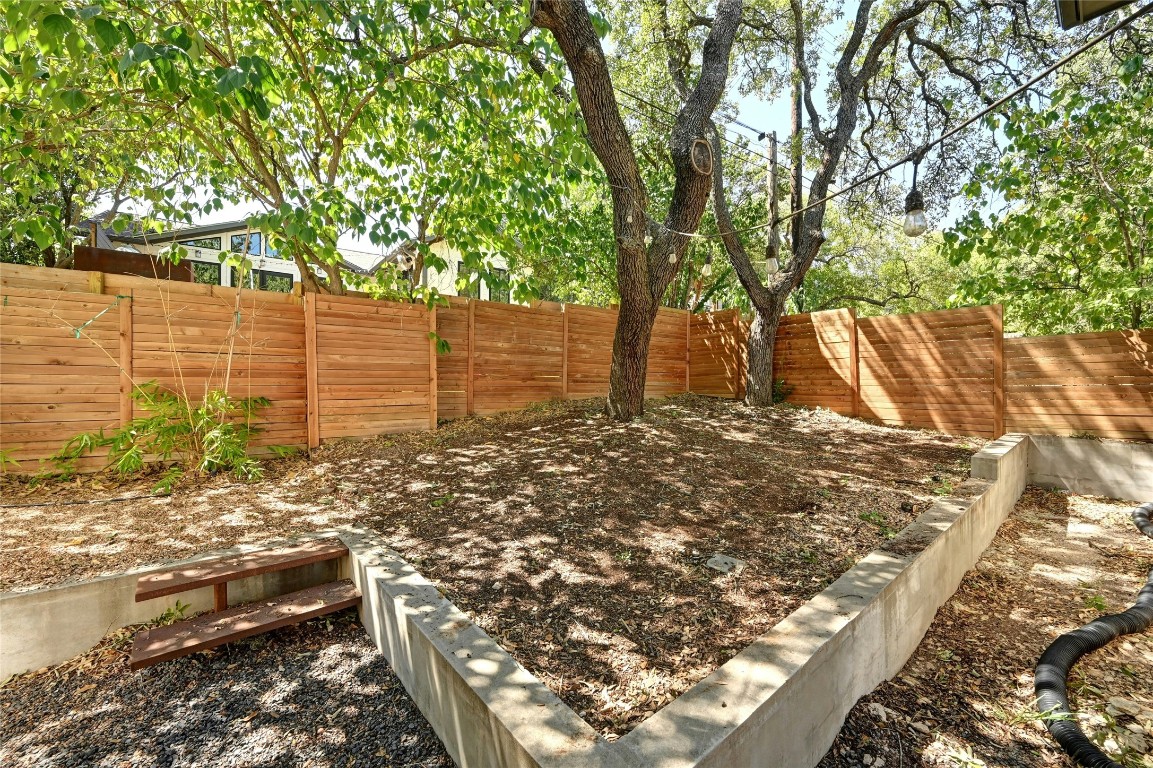 407 South Park Drive, Unit 2 Austin, TX 78704 - Photo 23 of 25 a view of yard