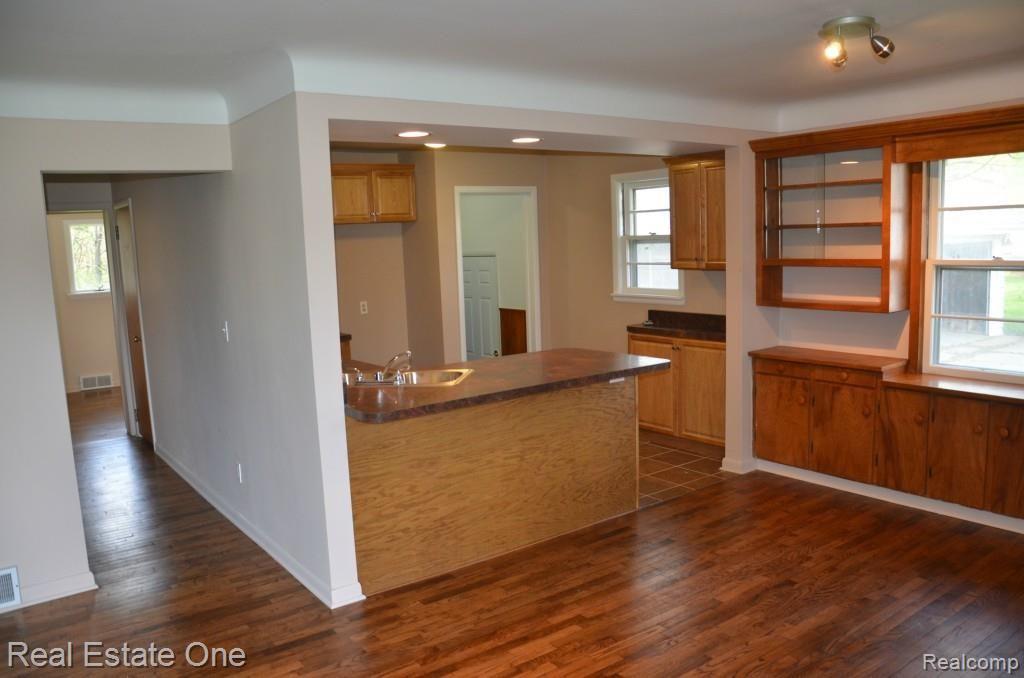 10126 Beecher Road Flushing, MI 48433 - Photo 10 of 26 DSC_5840.jpg