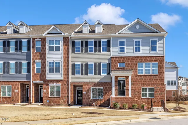 $389,990 | 507 Gateway Townes Boulevard, Wake Forest, NC 27587