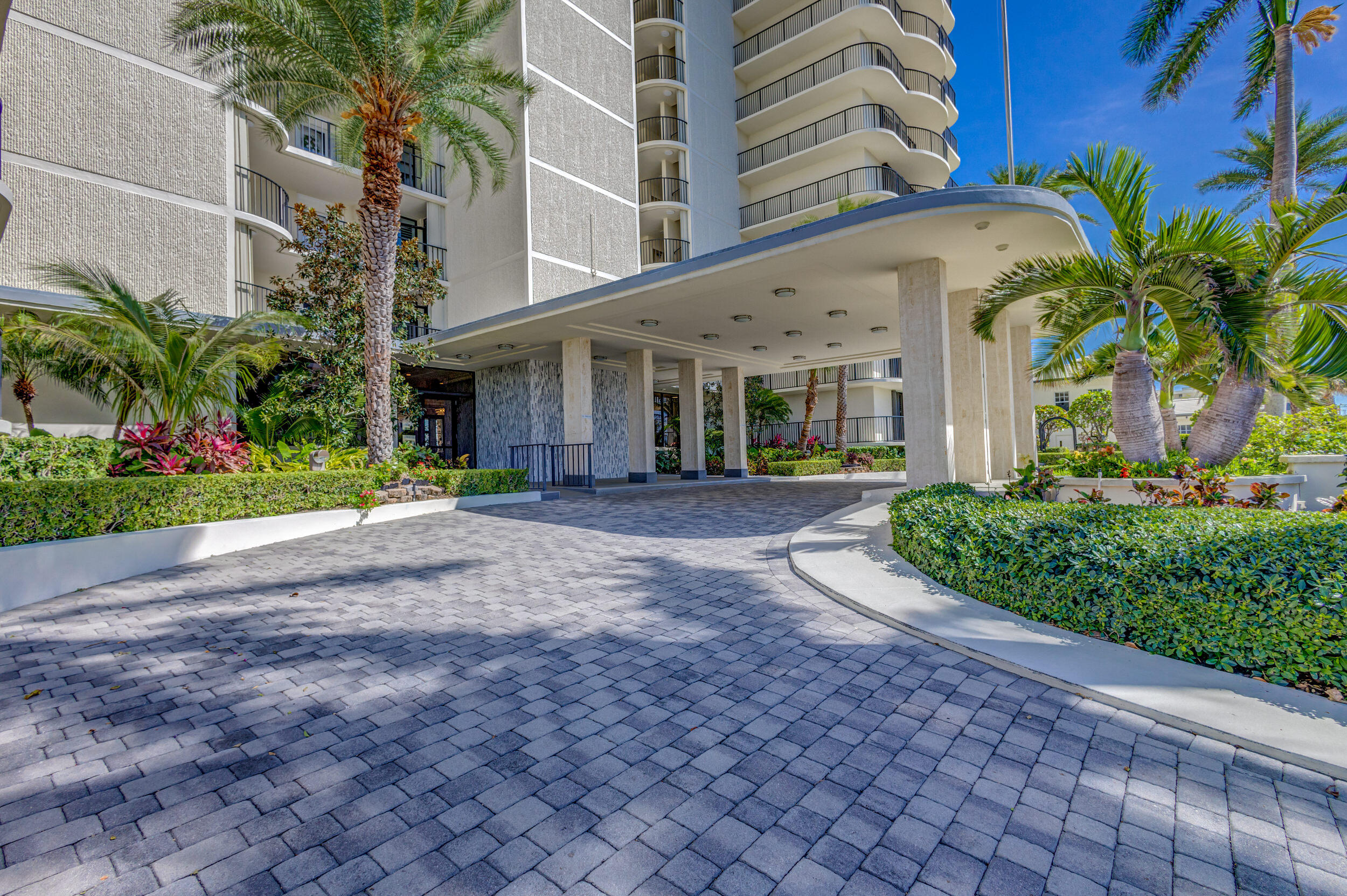 400 South Beach Road, Unit 804 Tequesta, FL 33469 - Photo 62 of 65 Porte Cochere