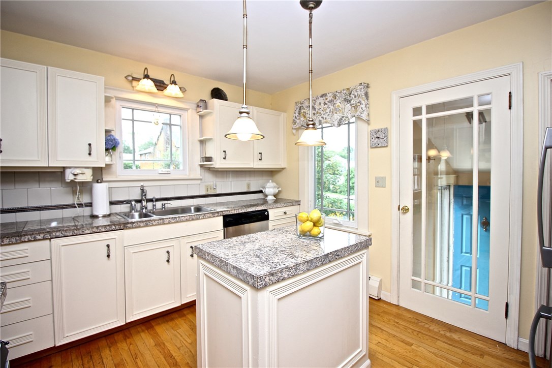 22 Admiral Kalbfus Road Newport, RI 02840 - Photo 4 of 35