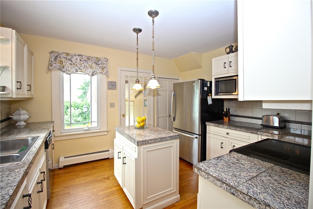 22 Admiral Kalbfus Road Newport, RI 02840 - Photo 5 of 35