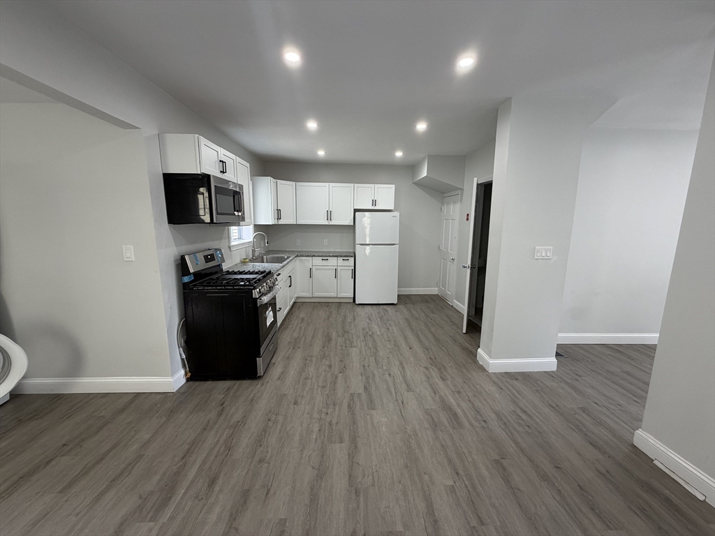 75 Draper Avenue, Unit 75 Mansfield, MA 02048 - Photo 4 of 17
