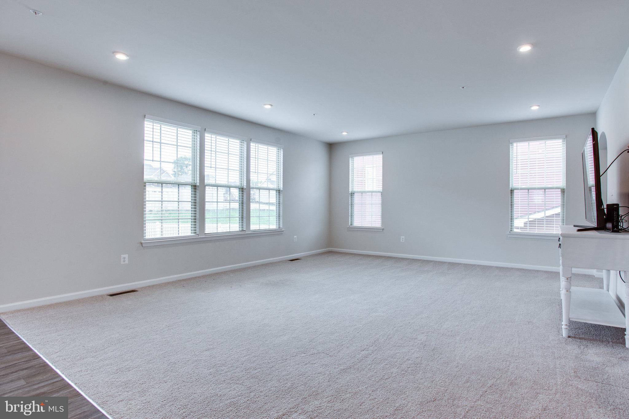 702 Potterfields Court Brunswick, MD 21716 - Photo 17 of 91 living room open space