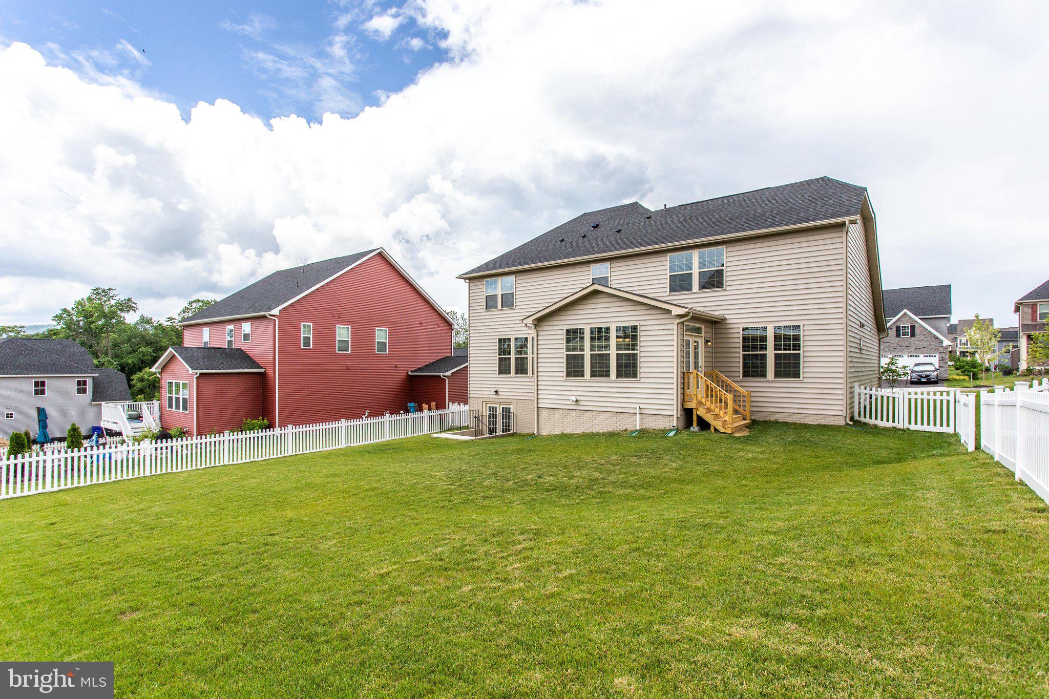 702 Potterfields Court Brunswick, MD 21716 - Photo 6 of 91 fenced yard with walk up