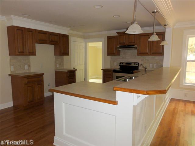 406 Mendenhall Road Jamestown, NC 27282 - Photo 6 of 16 Kitchen.