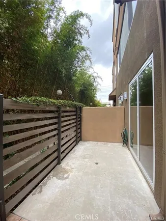 a view of backyard with a garden