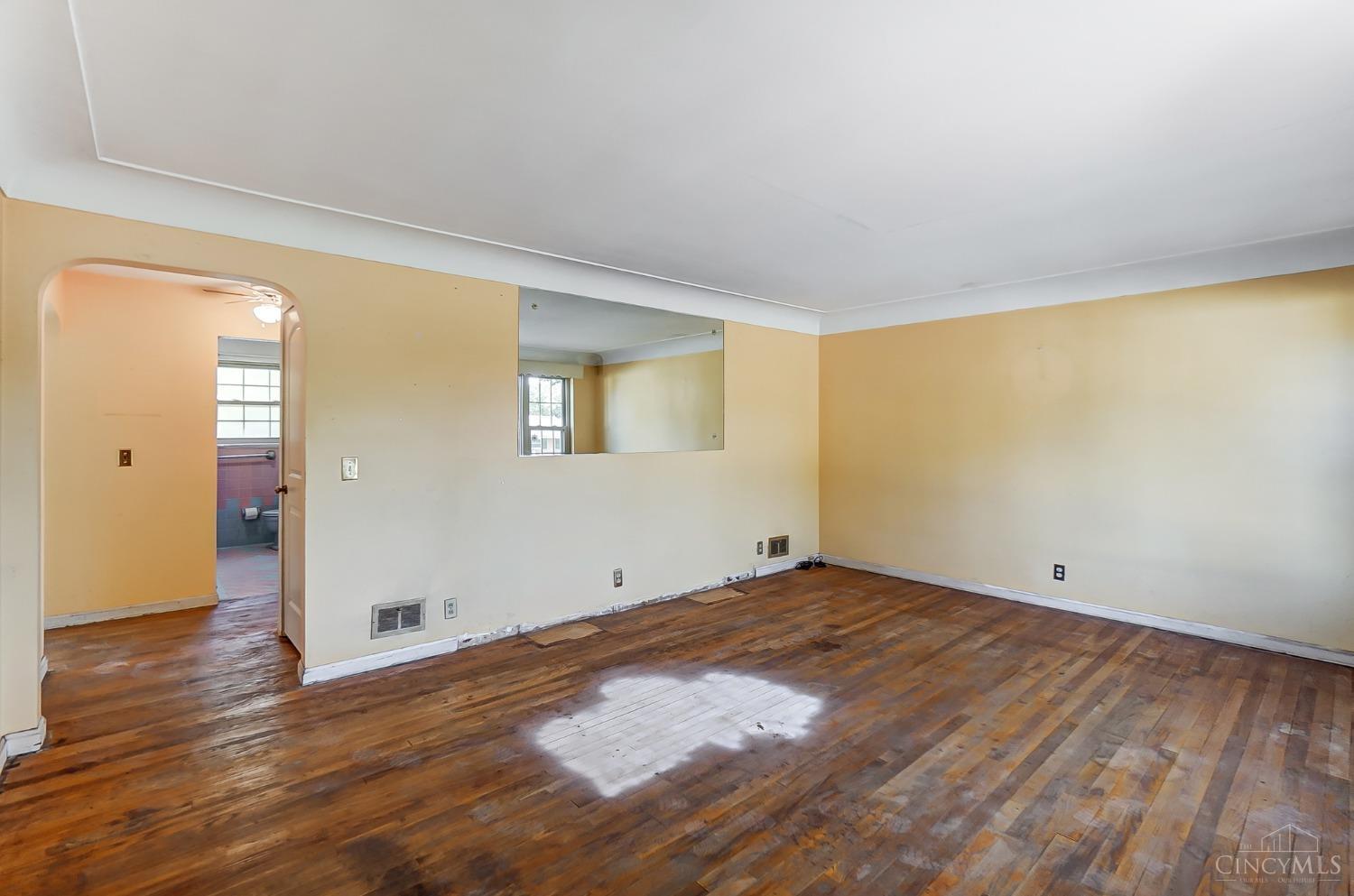 7884 Pippin Road Cincinnati, OH 45239 - Photo 8 of 39 Gallery Image 8